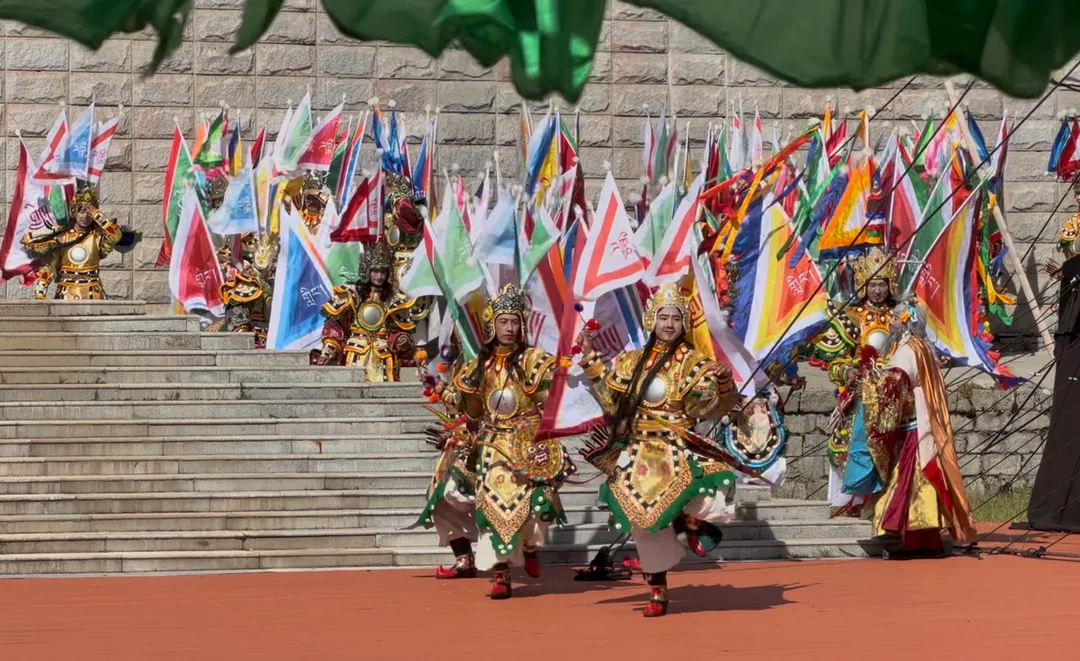 庆典中的服饰表演